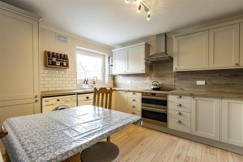 2 bedroom flat for sale, Newbold Back Lane, Chesterfield