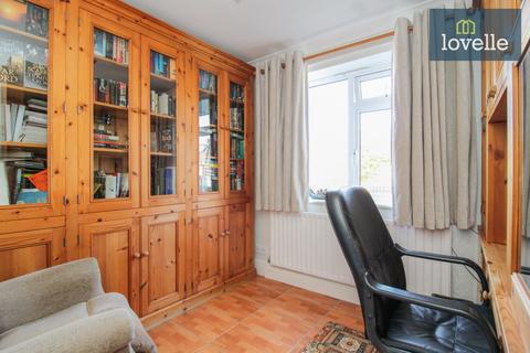16 Longfield Road, Grimsby, DN34 5SB