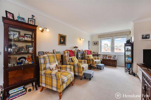 1 bedroom flat for sale, Middlebridge Street, Romsey Town Centre, Hampshire