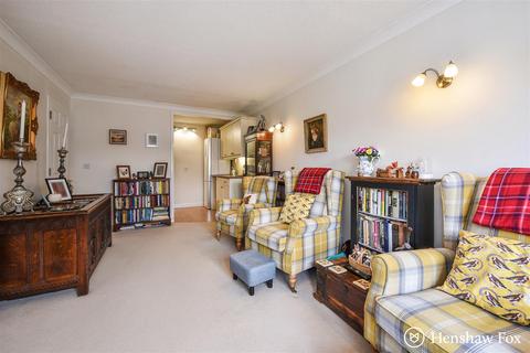 1 bedroom flat for sale, Middlebridge Street, Romsey Town Centre, Hampshire