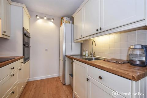 1 bedroom flat for sale, Middlebridge Street, Romsey Town Centre, Hampshire