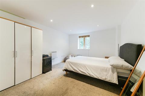 1 bedroom apartment for sale, Bassett House, 1 Durnsford Road, London