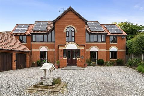 6 bedroom detached house to rent, Celeborn Street, South Woodham Ferrers, Chelmsford, Essex, CM3