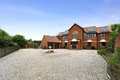 6 bedroom detached house to rent, Celeborn Street, South Woodham Ferrers, Chelmsford, Essex, CM3