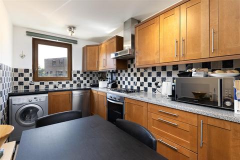 2 bedroom apartment for sale, Warwick Drive, London