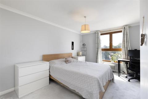 2 bedroom apartment for sale, Warwick Drive, London