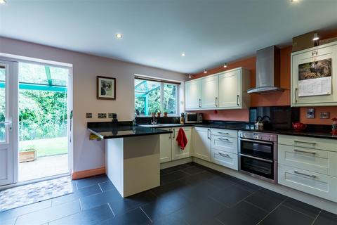 4 Mount Square, Leek, ST13 5DA