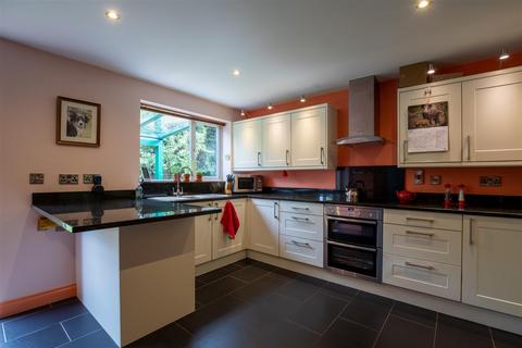 4 Mount Square, Leek, ST13 5DA