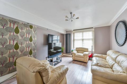 2 bedroom flat for sale, Lurline Gardens, Battersea, London, SW11