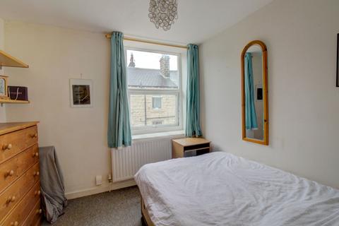 2 bedroom terraced house to rent, Yeadon, Leeds LS19