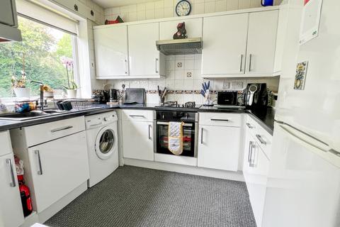 2 bedroom flat for sale, Hurlfield Court, Hurlfield Road, Sheffield, S12 2SD