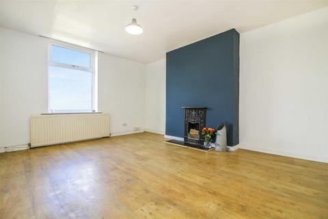 3 bedroom flat to rent, Helena Avenue, Whitley Bay