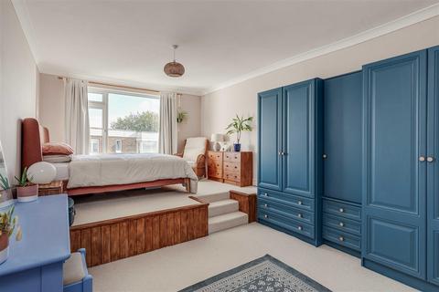 2 bedroom flat for sale, Palmeira Avenue, Westcliff-on-Sea SS0