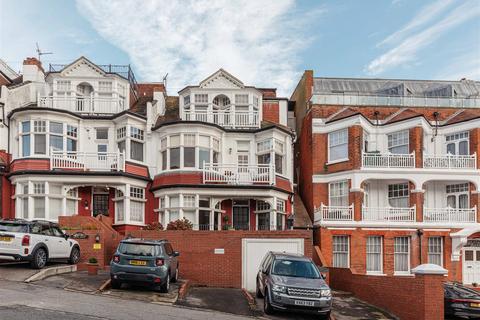 2 bedroom flat for sale, Palmeira Avenue, Westcliff-on-Sea SS0