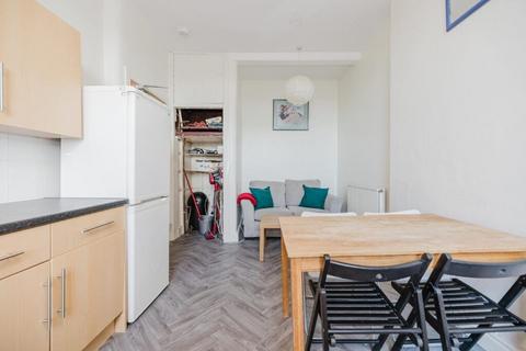 3 bedroom flat to rent, 2275L South Oxford Street, Edinburgh, EH8 9QF