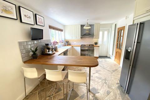 27 Buttercup Drive, Oldham, OL4 2QS