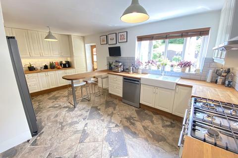 27 Buttercup Drive, Oldham, OL4 2QS