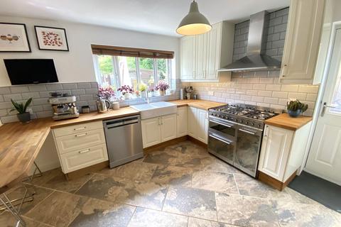 27 Buttercup Drive, Oldham, OL4 2QS