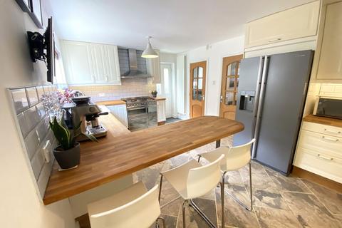 27 Buttercup Drive, Oldham, OL4 2QS