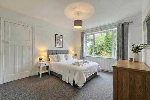 3 bedroom semi-detached house to rent, Acresfield Road, Timperley