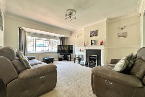 3 bedroom semi-detached house for sale, Hillside Close, Billericay CM11