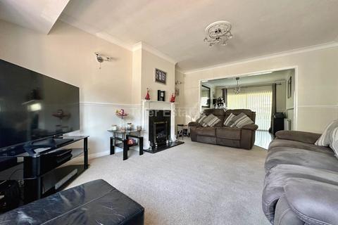 3 bedroom semi-detached house for sale, Hillside Close, Billericay CM11