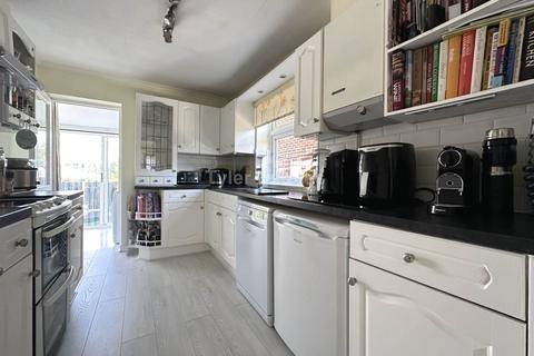 7 Hillside Close, Billericay, CM11 2BY