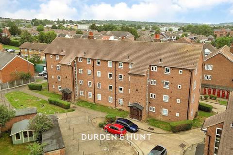 2 bedroom apartment for sale, Aragon Drive, Hainault, IG6