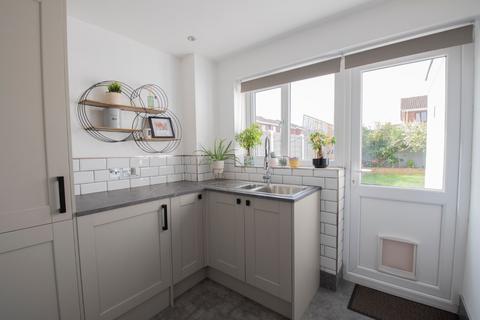 11 Holloway Drive, Wombourne, Wolverhampton, WV5 0PA