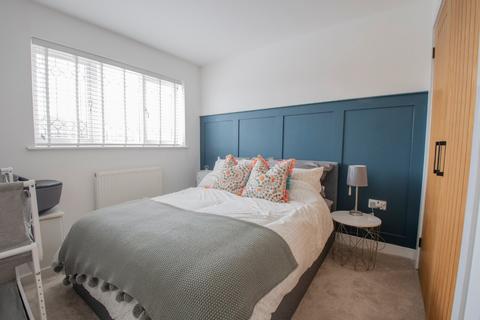 11 Holloway Drive, Wombourne, Wolverhampton, WV5 0PA