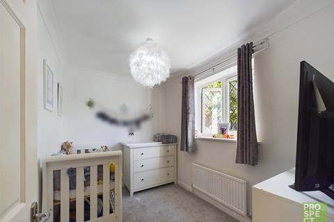 20 Shepherds Chase, Bagshot, GU19 5QX