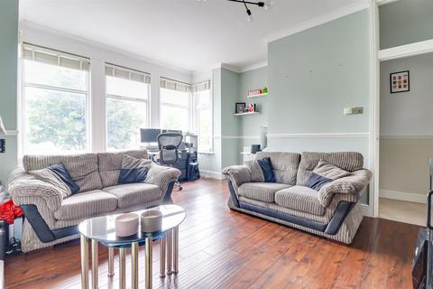 1 bedroom flat for sale, Pembury Road, Westcliff-On-Sea SS0