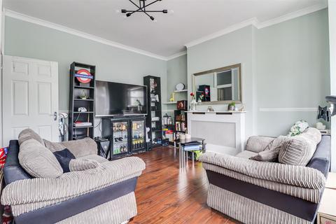 1 bedroom flat for sale, Pembury Road, Westcliff-On-Sea SS0