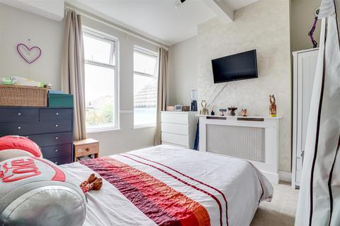 1 bedroom flat for sale, Pembury Road, Westcliff-On-Sea SS0