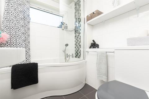 123 Bazes Shaw, New Ash Green, Longfield, DA3 8QZ
