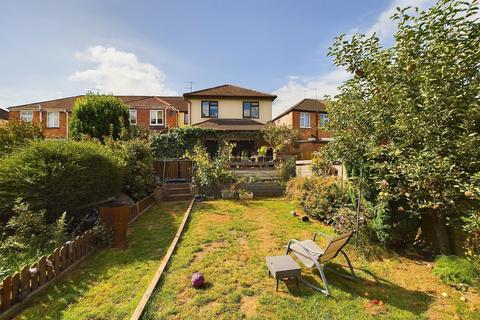 4 bedroom semi-detached house for sale, Broadway Grove, Worcester, Worcestershire, WR2