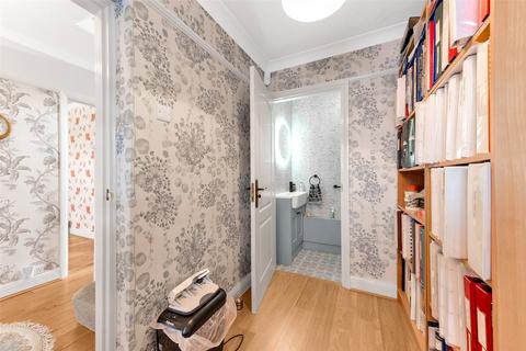 126 Chastilian Road, Dartford, DA1 3LG