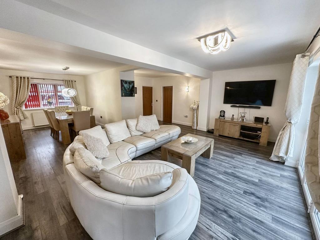Lounge-Dining Room