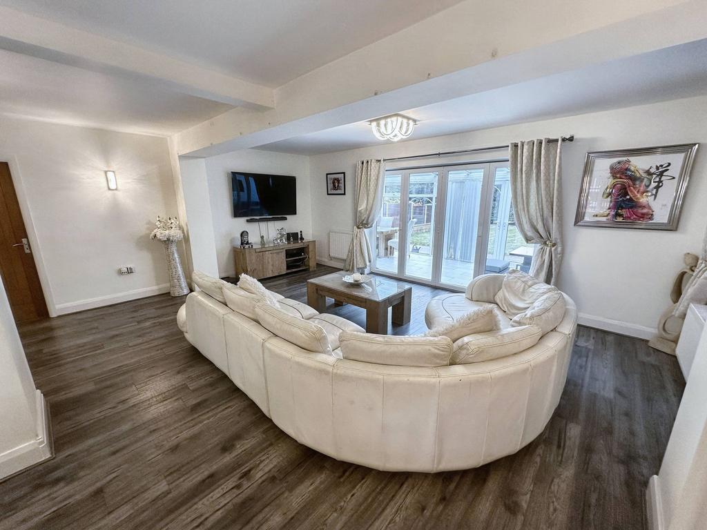 Lounge-Dining Room