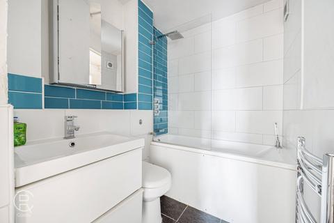 1 bedroom flat for sale, Riverside Close, London, W7