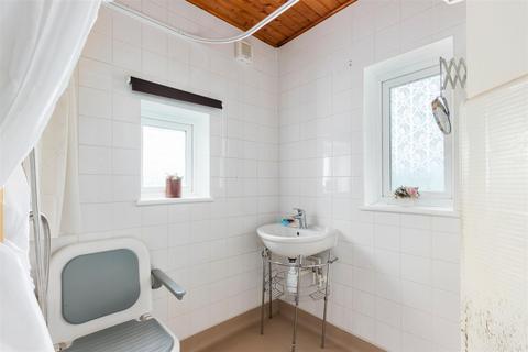 67 Whatley Avenue, London, SW20 9NR