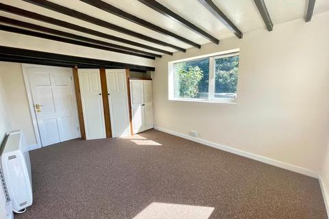 2 bedroom apartment to rent, South Undercliff, Rye, TN31