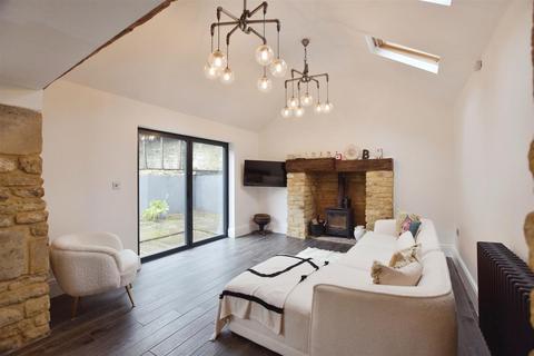 3 bedroom cottage for sale, High Street, Duddington