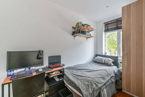 3 bedroom flat for sale, Camberwell New Road, Kennington, London, SE5