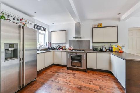 3 bedroom flat for sale, Camberwell New Road, Kennington, London, SE5