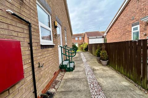 2 bedroom semi-detached bungalow to rent, 2 Bed Semi-Detached Bungalow, Avocet Way, Bridlington, YO15 3NT