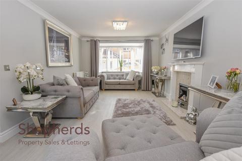 4 bedroom detached house for sale, Ellis Close, Hoddesdon EN11