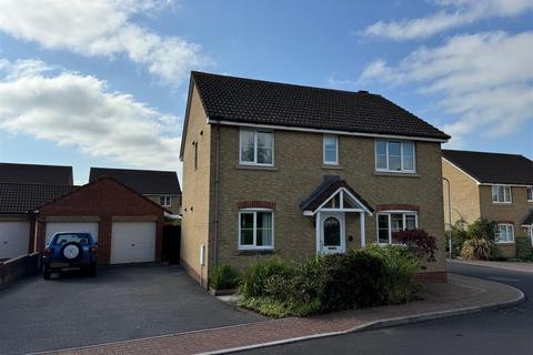 4 bedroom detached house to rent, Wellington