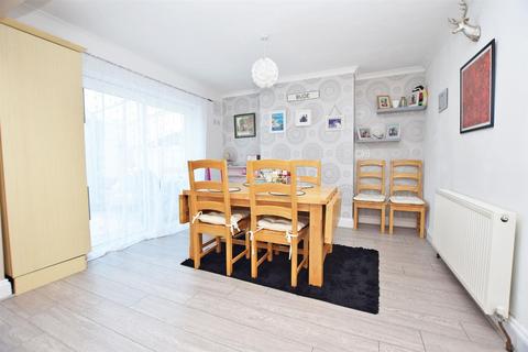 4 bedroom terraced house for sale, Featherby Road, Rainham