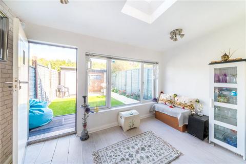 26 Harvesters Close, Isleworth, TW7 7PP